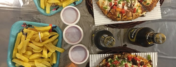 Sina Pizza & Burger | پيتزا و همبرگر سينا is one of Lugares favoritos de Shaghayegh.