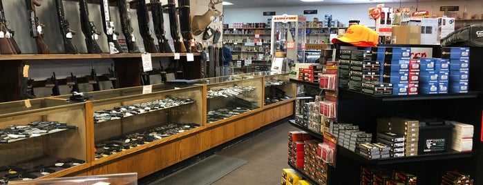 Gary's Gun Shop is one of Sioux Falls Must Stops.