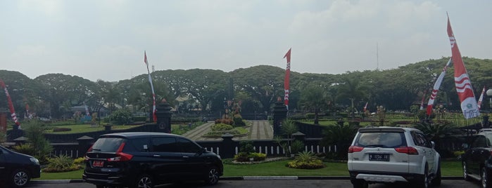 Balai Kota Malang is one of Harus dikunjungi.