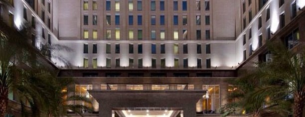 The Ritz-Carlton, Dubai International Financial Centre is one of ascalix : понравившиеся места.
