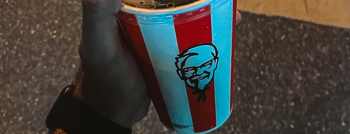 KFC is one of Locais curtidos por Hessa Al Khalifa.