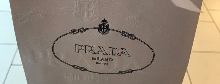 PRADA is one of Lugares favoritos de John.