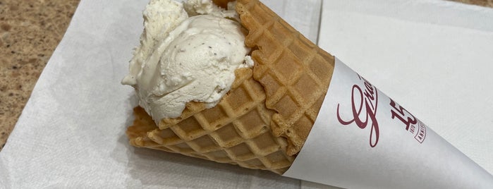 Graeter's Ice Cream is one of John : понравившиеся места.