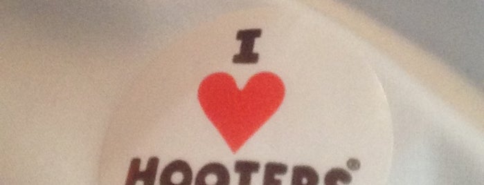 Hooters is one of El Afterwork.