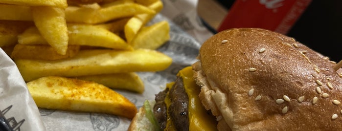 Tuas Barbeque Burger Cafe is one of Burger-Sandwich-Sokak Lezzetleri.