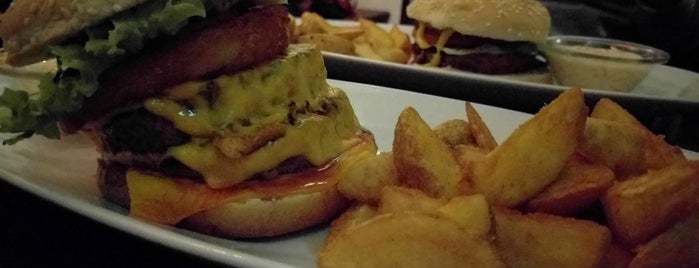 Juke House Café is one of The 13 Best Places for Burgers in Nice.