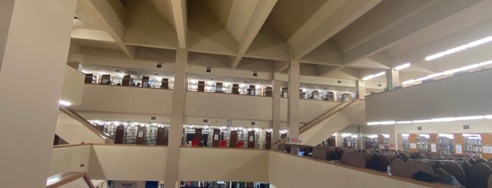 Aptullah Kuran Kütüphanesi is one of Istanbul Kütüphaneleri.