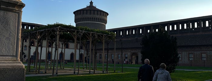 Musei Castello Sforzesco is one of สถานที่ที่ Carl ถูกใจ.