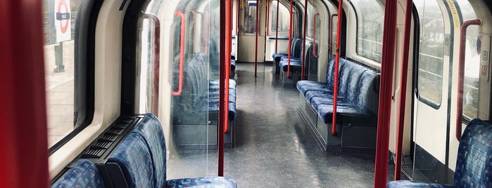 Marylebone London Underground Station is one of Tempat yang Disukai Carl.