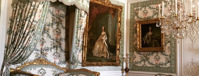 Palacio de Versalles is one of France.
