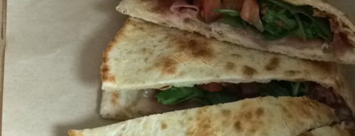 Piadina Italian Market Sandwich is one of Locais curtidos por Lily.
