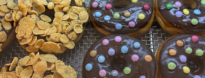 Randy’s Donuts is one of Locais curtidos por Fara7.