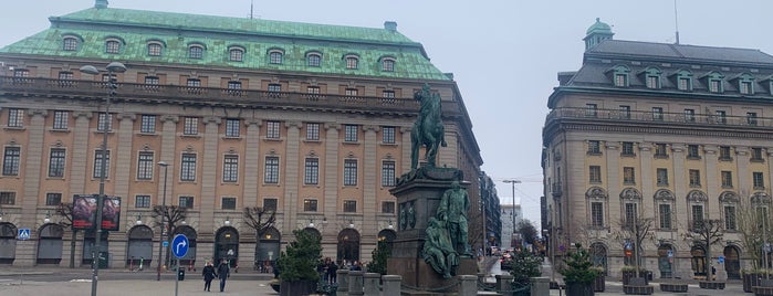 Gustav Adolfs Torg is one of Go back to explore: Stockholm.
