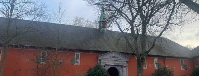 Städtisches Museum Schloss Rheydt is one of Locations.