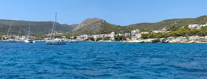 Agia Marina Beach is one of Αίγινα.