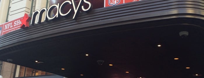 NFL Super Bowl Shop At Macys is one of สถานที่ที่ Aron ถูกใจ.