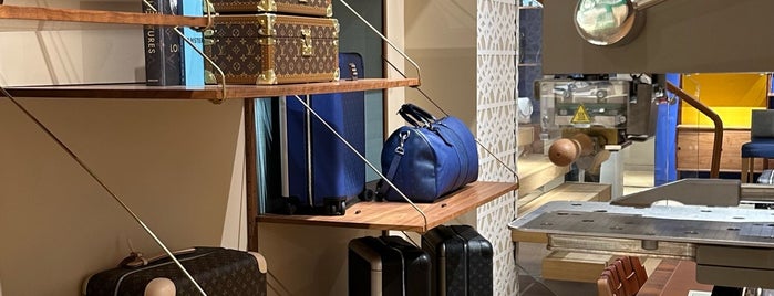 Louis Vuitton is one of أمستردام.