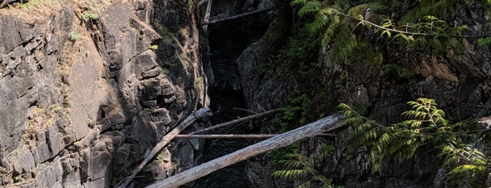 Little Qualicum Falls Provincial Park is one of Orte, die Nadine gefallen.