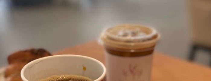 WOODS Café & Roastery | مقهى ومحمصة وودز is one of Coffee Roaster.