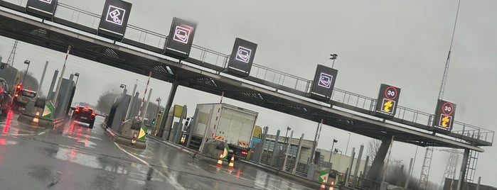 Fresnes Toll Station is one of Amiens.