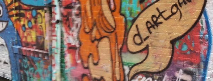 Graffiti Alley is one of MIDWEST.