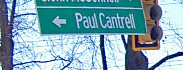 Glenn McConnell Pkwy / Paul Cantrell Blvd @ Magwood Dr is one of Posti che sono piaciuti a West.