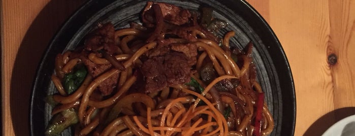 The Noodle Bar is one of Locais curtidos por rogey_mac.