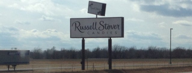 Russell Stover's Chocolate Factory and Shop is one of Lieux qui ont plu à Brandi.