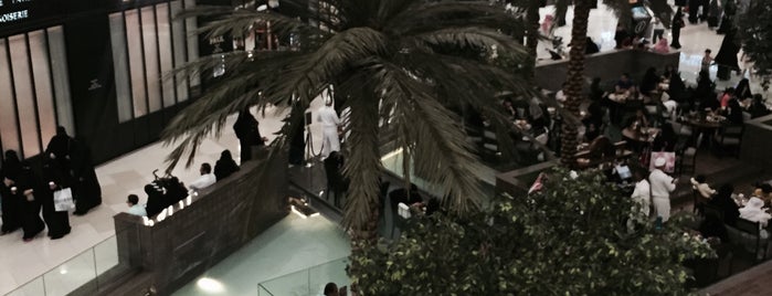 Al Nakheel Mall is one of Lugares guardados de Foodie 🦅.