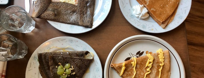 Crepes Choupette is one of Justin 님이 저장한 장소.