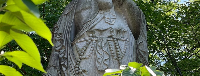 Sacred Bodhisattva is one of 港区.