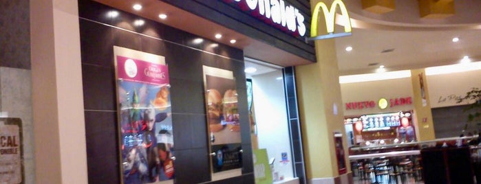 McDonald's is one of lugares.