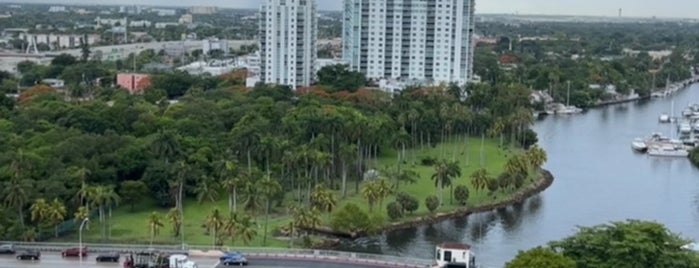 Miami Beach is one of Lieux qui ont plu à Tamer.