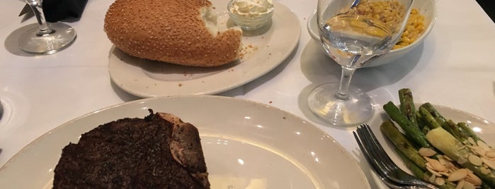 Del Frisco's Double Eagle Steakhouse is one of Posti che sono piaciuti a Masha.