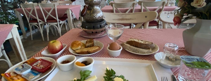 Hatunca Butik Otel ve Restaurant is one of K G'ın Beğendiği Mekanlar.