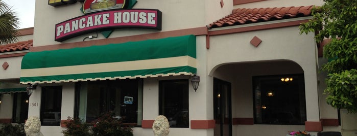 Hot Stacks Pancake House is one of Lugares favoritos de Daniel.