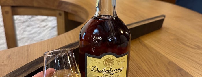 Dalwhinnie Distillery is one of Curtさんのお気に入りスポット.