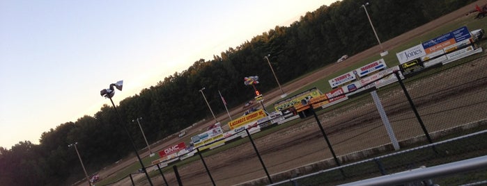 Albany-Saratoga Speedway is one of Lugares favoritos de Nicholas.