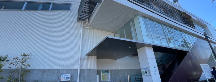 Tama Station (SW03) is one of 西武多摩川線.