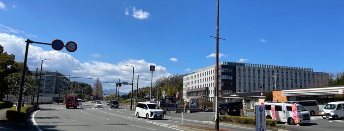 慶應義塾大学 湘南藤沢キャンパス (SFC) is one of 神奈川.