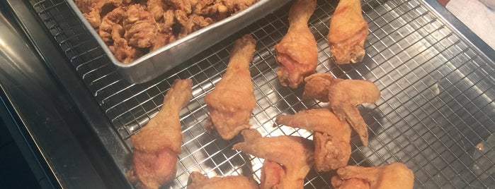Sam Choon Farm Fried Chicken is one of Lugares favoritos de Eric.