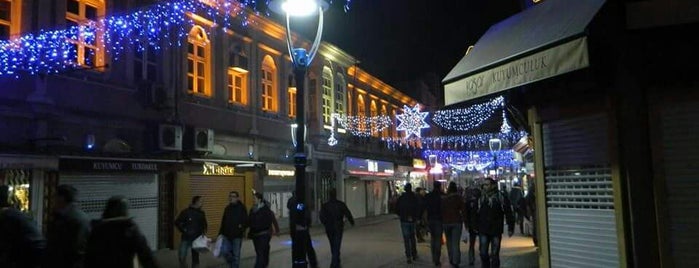 Kırmızı Cadde is one of Posti che sono piaciuti a Erman.