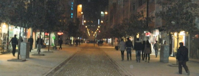 Milli Kuvvetler Caddesi is one of Locais curtidos por Erman.