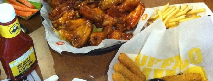 Buffalo Wild Wings is one of ʌǝpさんのお気に入りスポット.