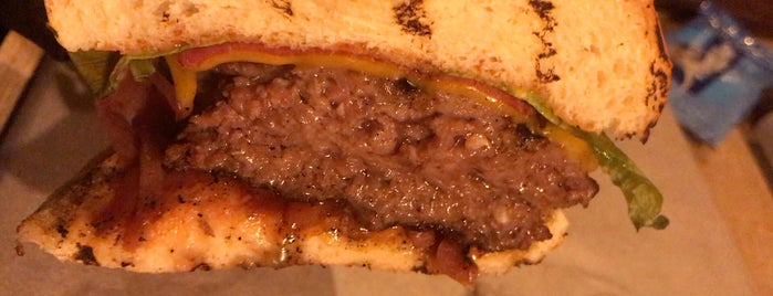 Burger 216 is one of Denizさんのお気に入りスポット.