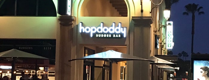 hopdoddy is one of Andrewさんの保存済みスポット.