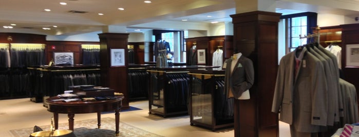 Brooks Brothers is one of Lieux qui ont plu à Marie.