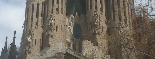 Basílica de la Sagrada Família is one of Barcelona guide.