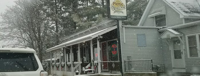 Picnic Basket Restaurant is one of Hailey’s Liked Places.