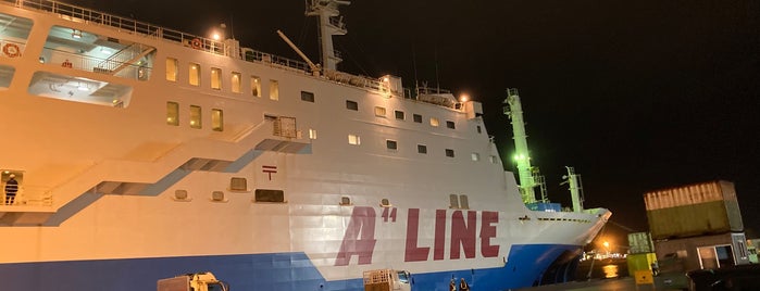 那覇港フェリーターミナル is one of フェリーターミナル Ferry Terminals in Western Japan.